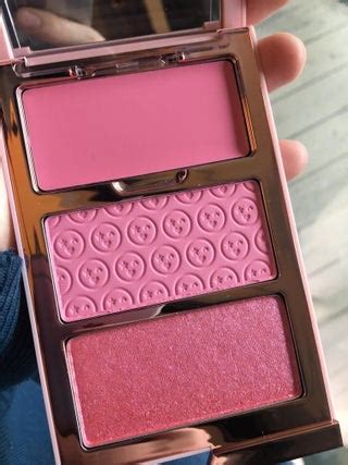Very pigmented One dot of the cream on each cheek is all you need for full coverage. . One size attention seeker blush